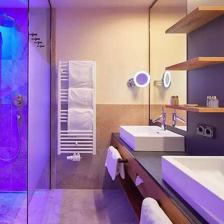 ホテル スポートホテル チロル エルマウ